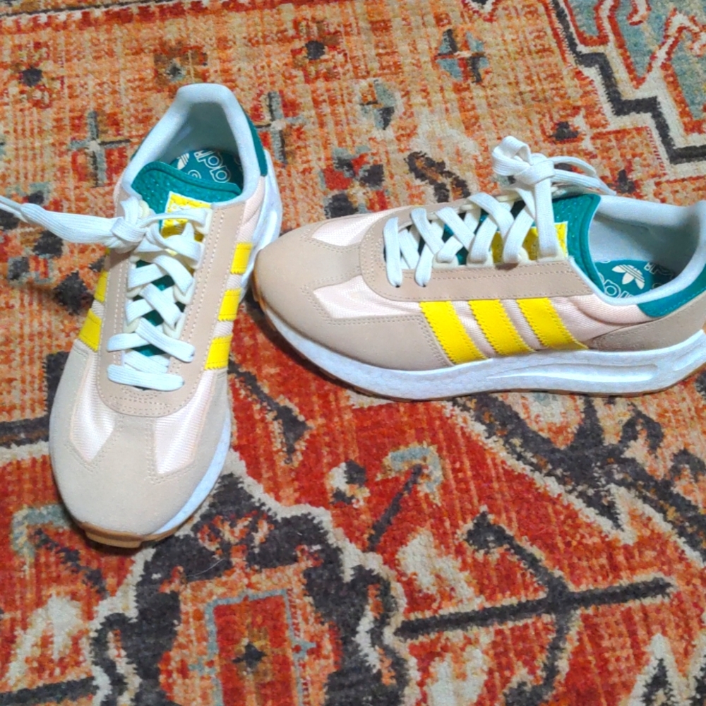 Adidas size 9 sneaker